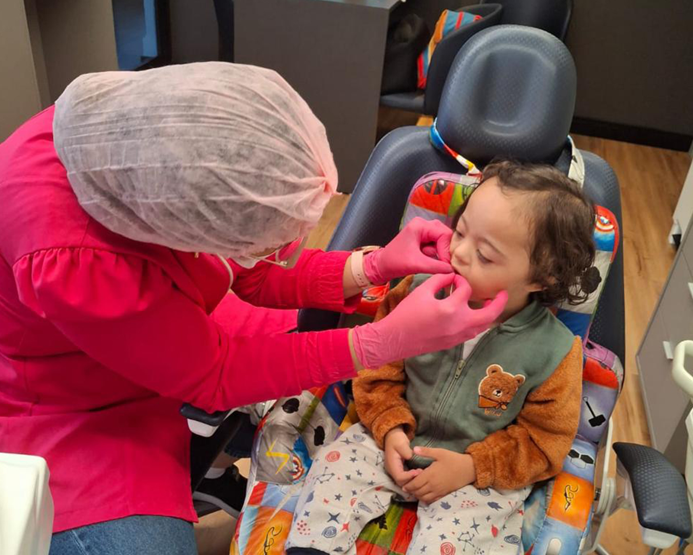 Atendimento odontopediátrico inclusivo a criança com necessidades especiais