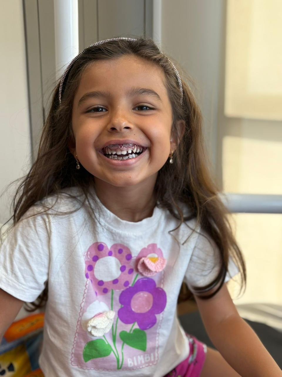Paciente Oraliv Kids com aparelho ortodôntico