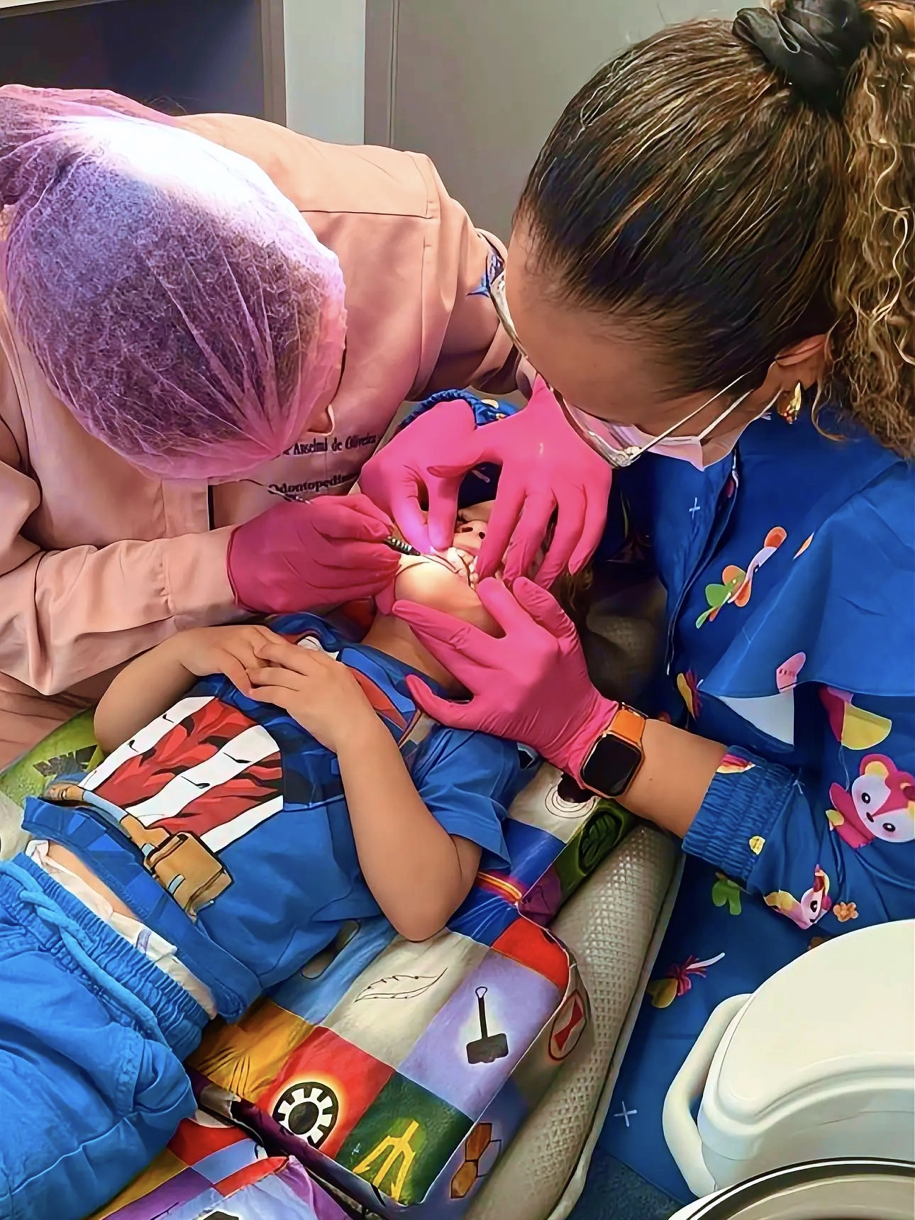 Atendimento infantil de odontopediatria na clínica Oraliv em Jundiaí
