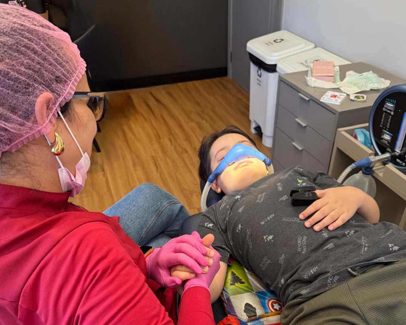 Criança em tratamento com sedação consciente na Oraliv Kids